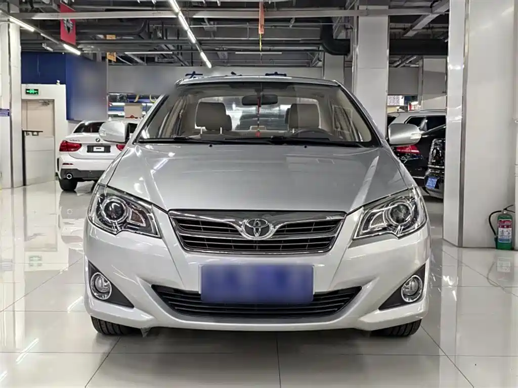 Toyota Corolla 2013 1.6L Manual Luxury Edition фото 3