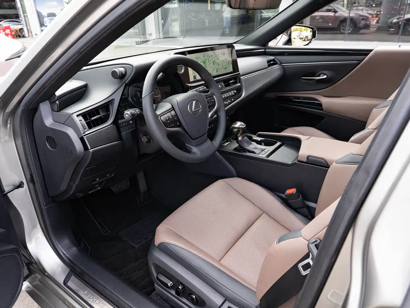 Lexus ES 2022 300h Ultimate Edition фото 9