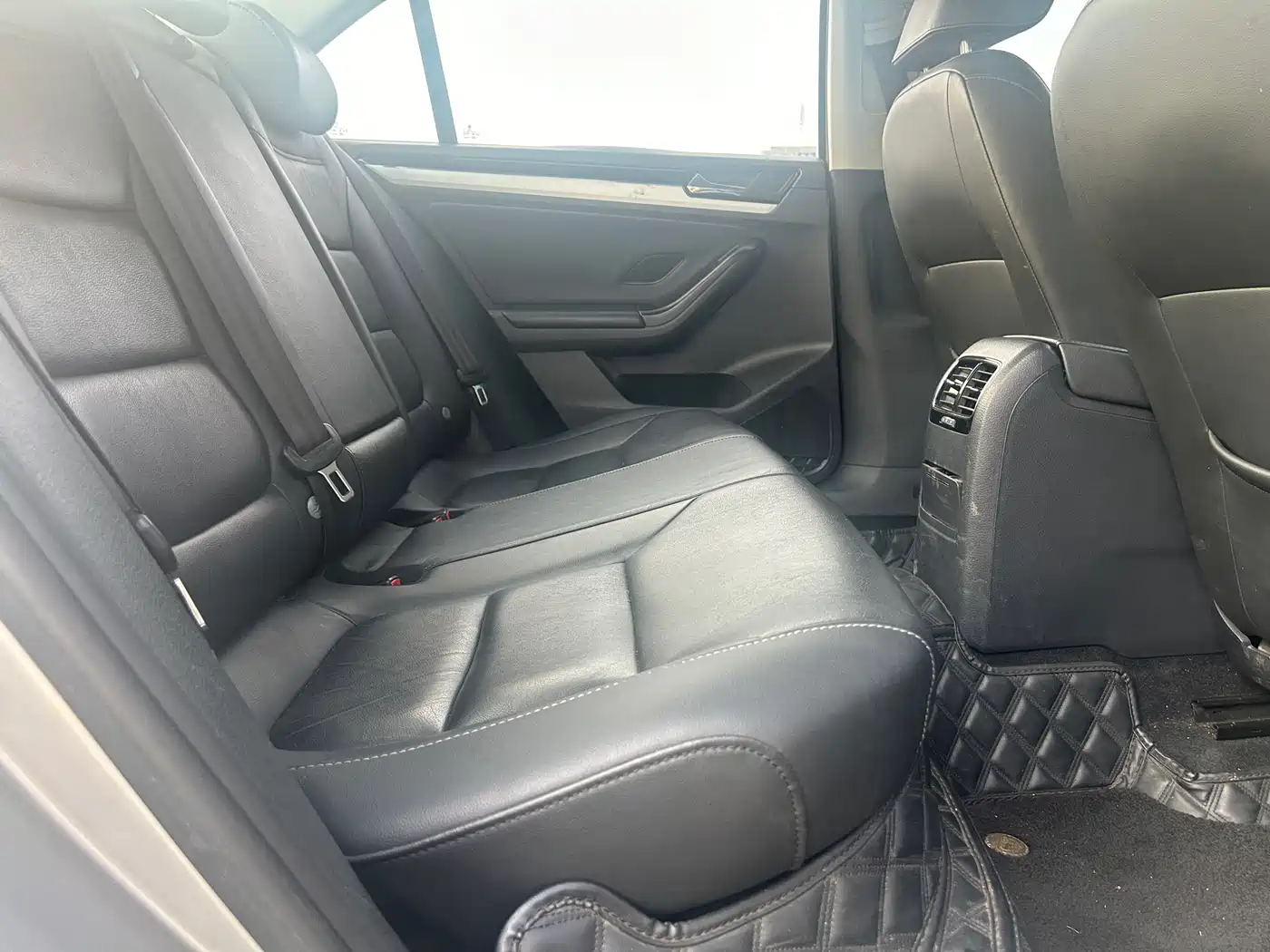 Volkswagen Sagitar 2018 1.6L Automatic Comfort фото 8