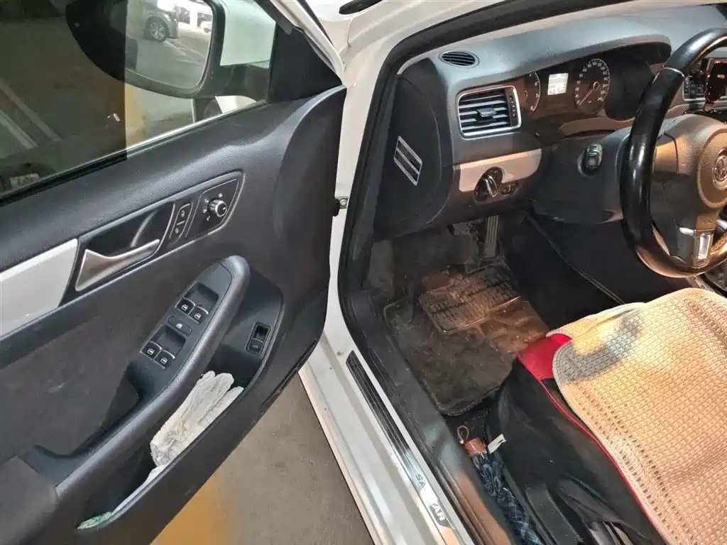 Volkswagen Sagitar 2014 Facelift 1.6L Automatic Leading Version фото 14