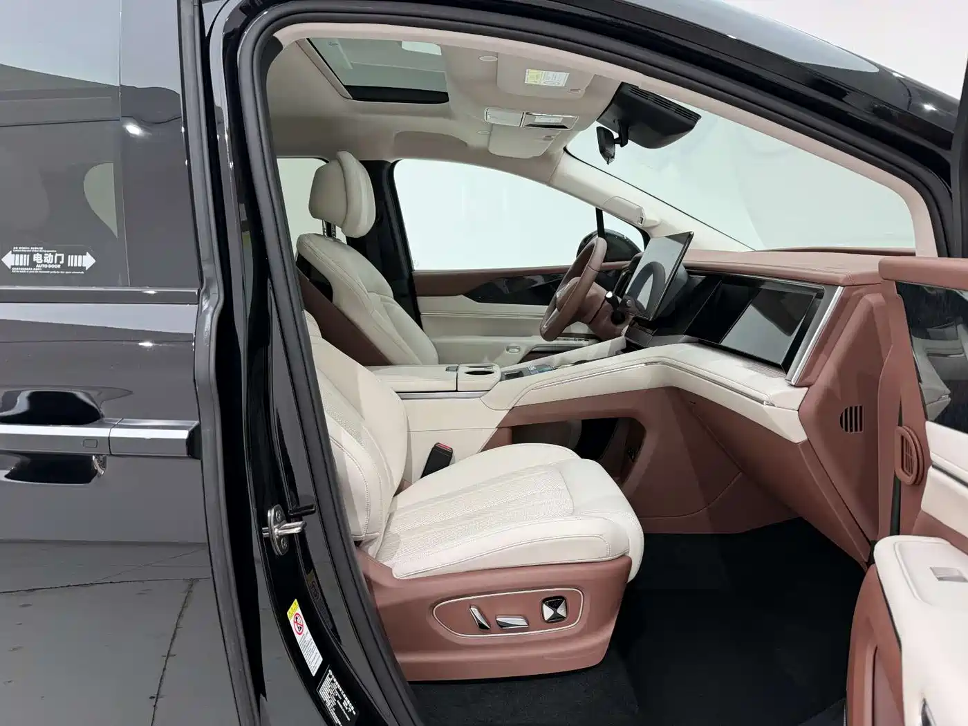 BYD Xia 2025 DM-i 1.5T 180km Surpass Edition фото 17