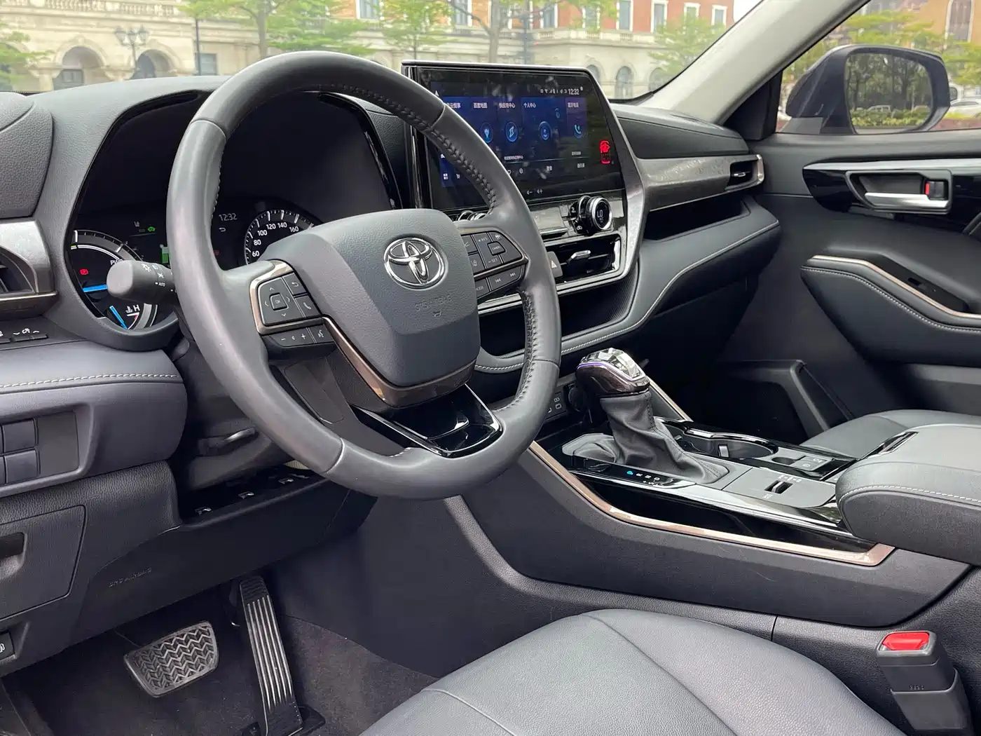 Toyota Highlander 2023 2.5L Smart Hybrid AWD Knight Edition 7-Seater фото 23