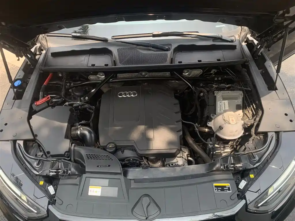 AUDI Q5L SPORTBACK