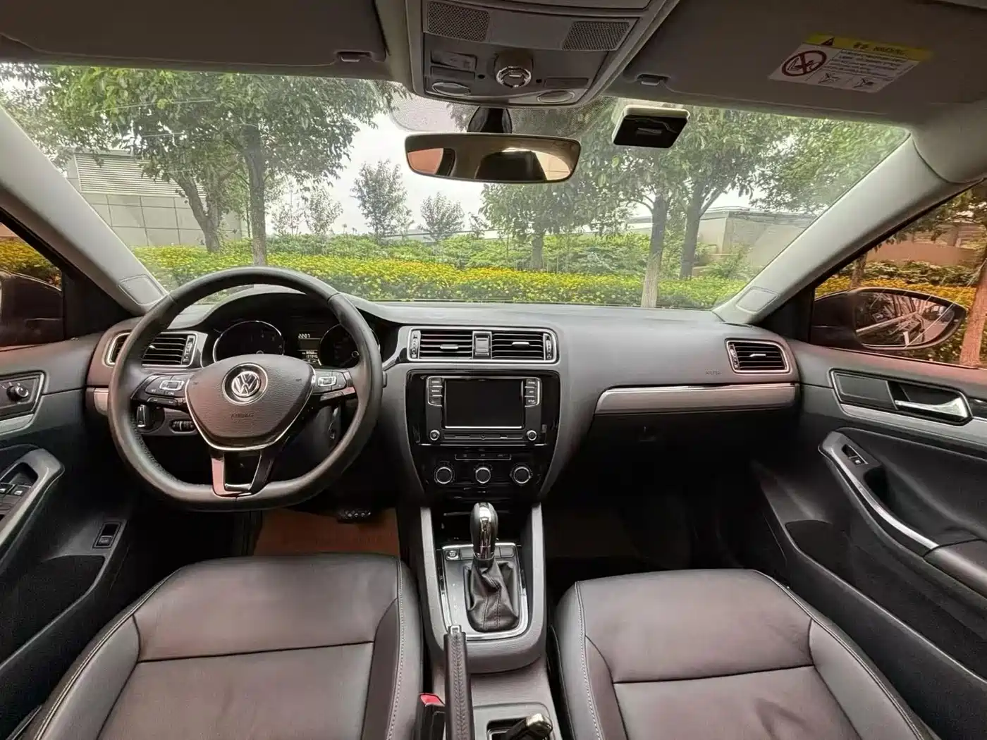 Volkswagen Sagitar 2018 1.6L Automatic Comfort фото 5