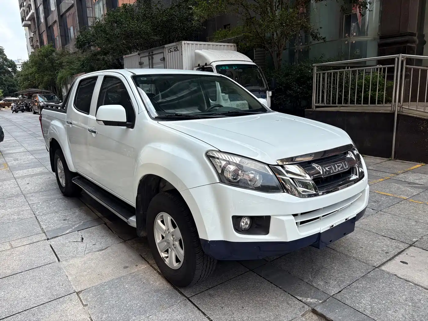 Isuzu Lingtuo 2019 2019 2.5T 4WD Automatic Basic Long Wheelbase JE4D25Q5A