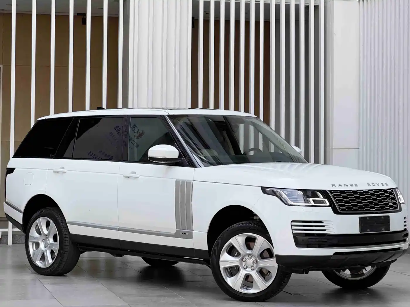 Land Rover Range Rover 2019 3.0 SC V6 Heritage Extended Edition фото 3