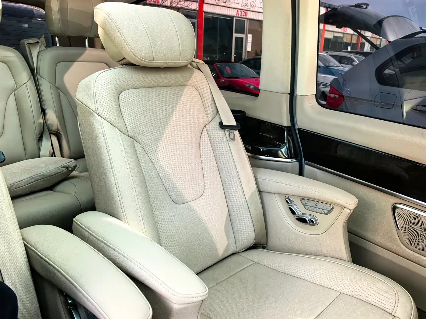 Mercedes-Benz V-Class 2016 V 260 L Premium Long фото 8