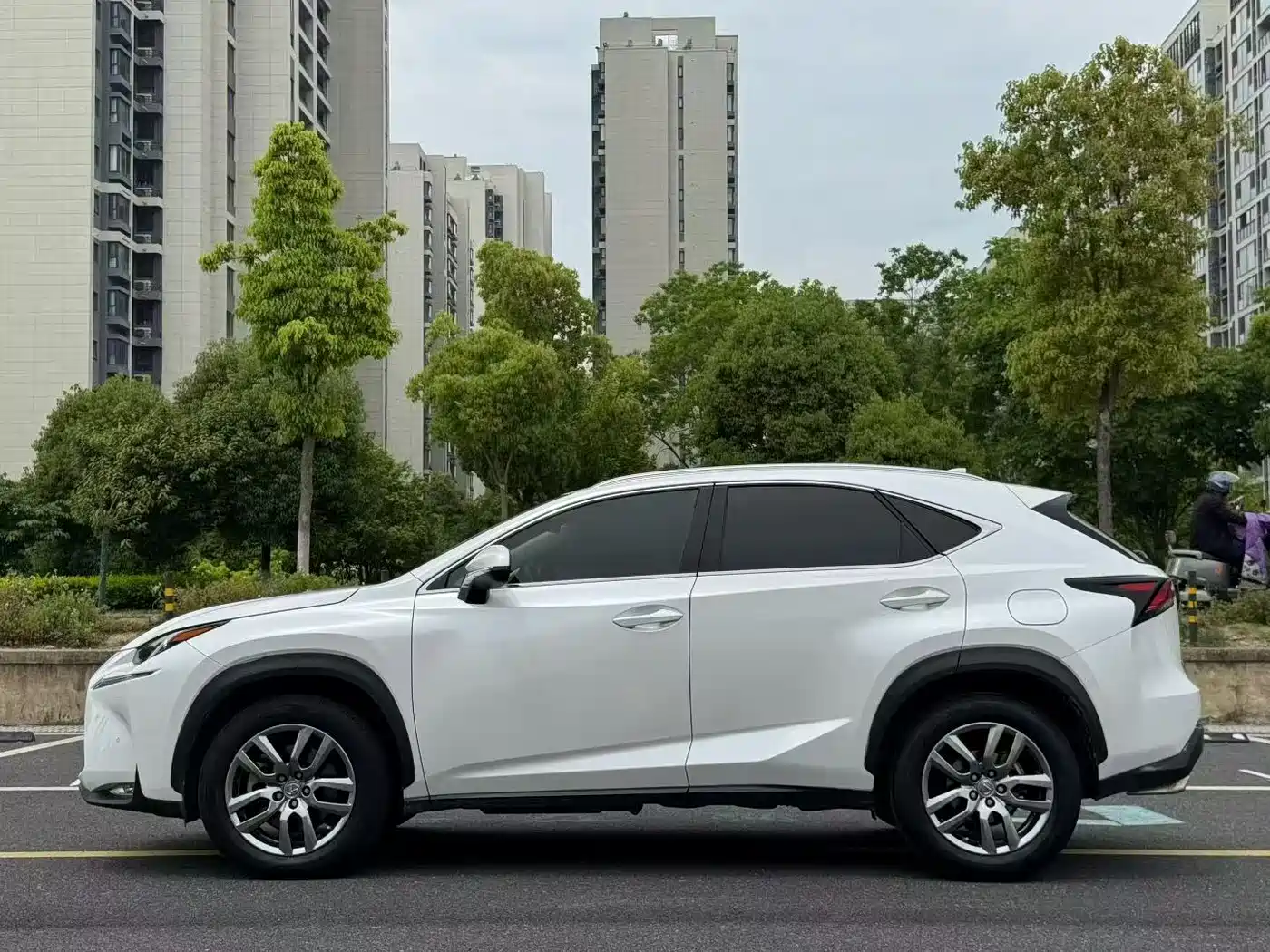 Lexus NX 2015 200t AWD F Sport фото 3