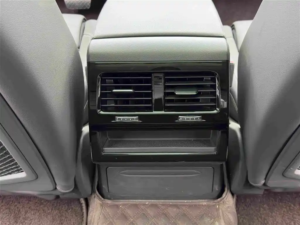 صورة 14 - Volkswagen Touareg