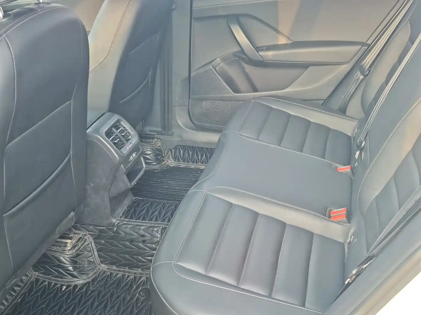 Volkswagen Tharu 2020 280TSI 2WD Comfort Edition China VI фото 5