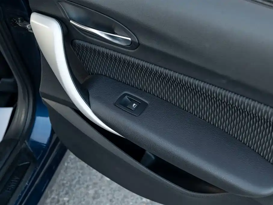 BMW 1 Series (Import) 2015 120i Leading фото 52