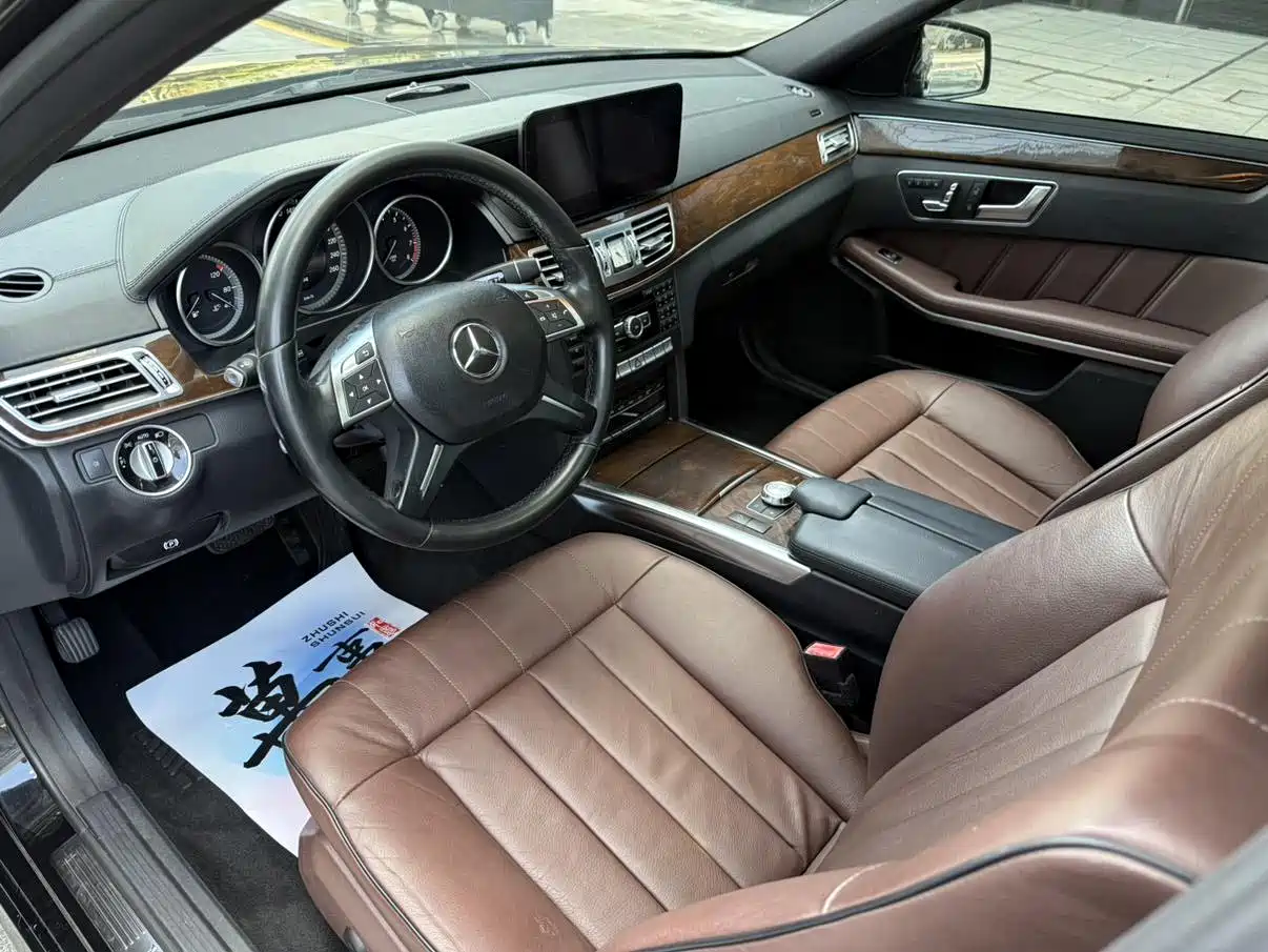 Фото 7 - Mercedes-Benz E-Class