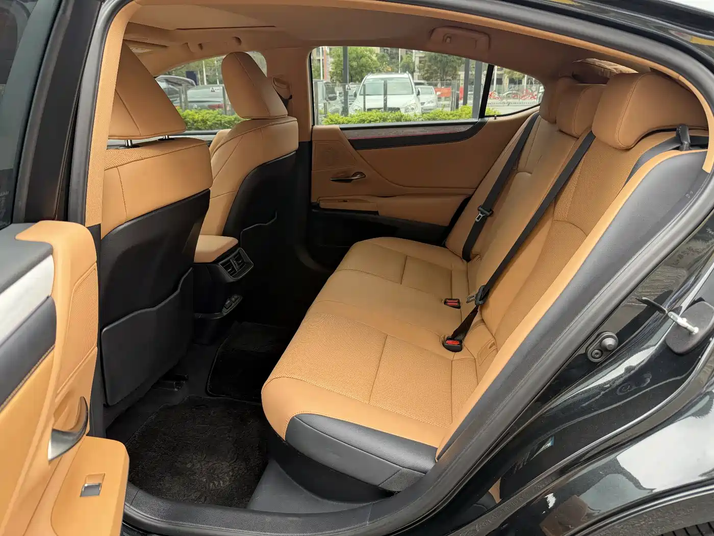 Lexus ES 2025 300h Ultimate Edition фото 10