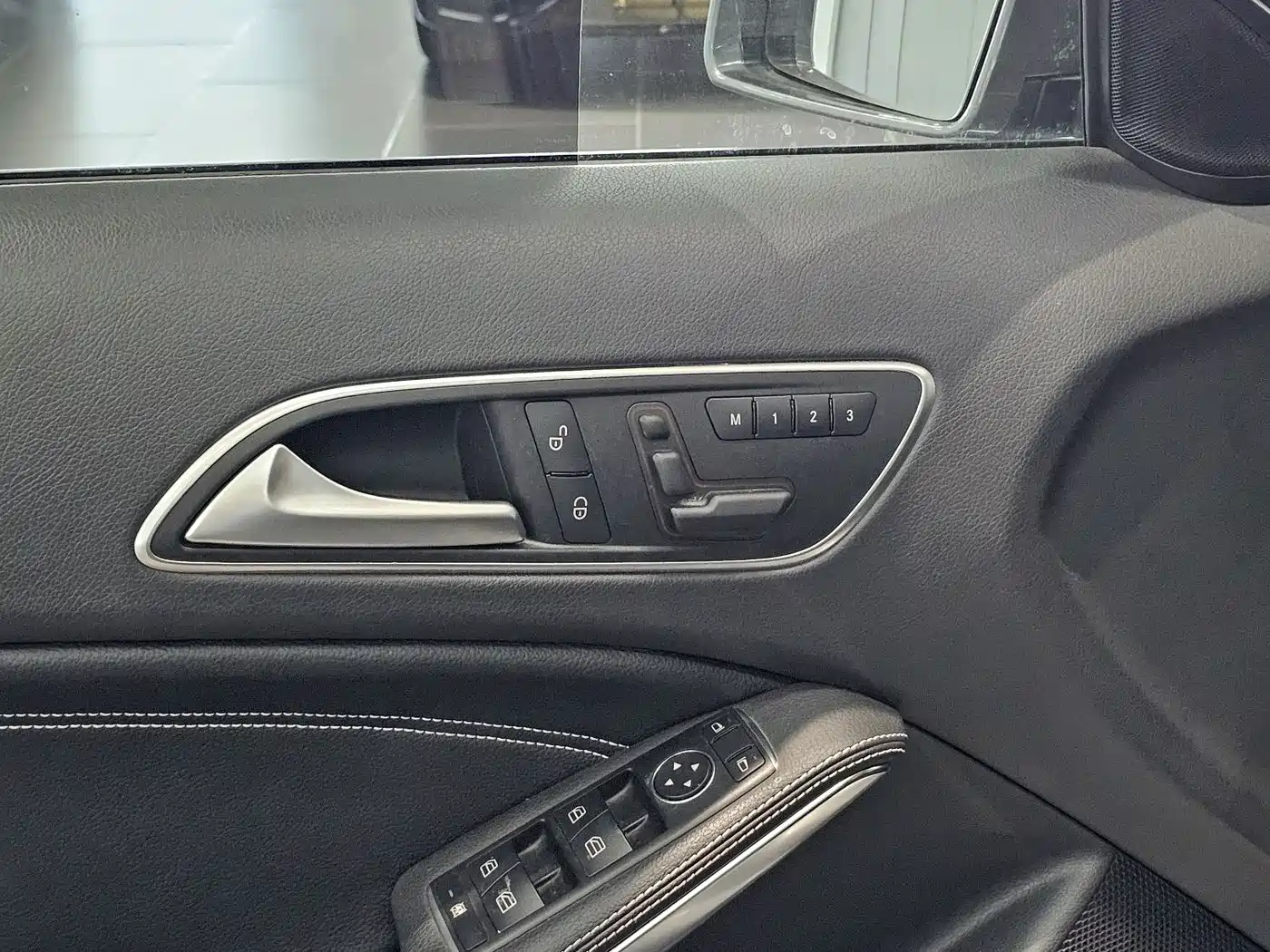 Mercedes-Benz GLA 2015 GLA 220 4MATIC Fashion Edition фото 12