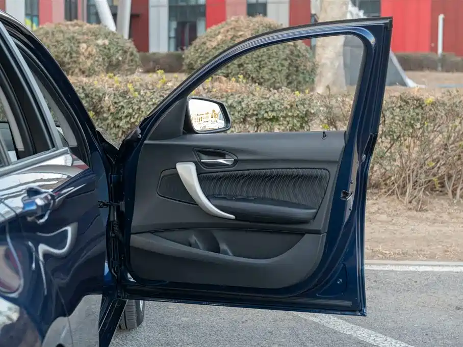 BMW 1 Series (Import) 2015 120i Leading фото 39