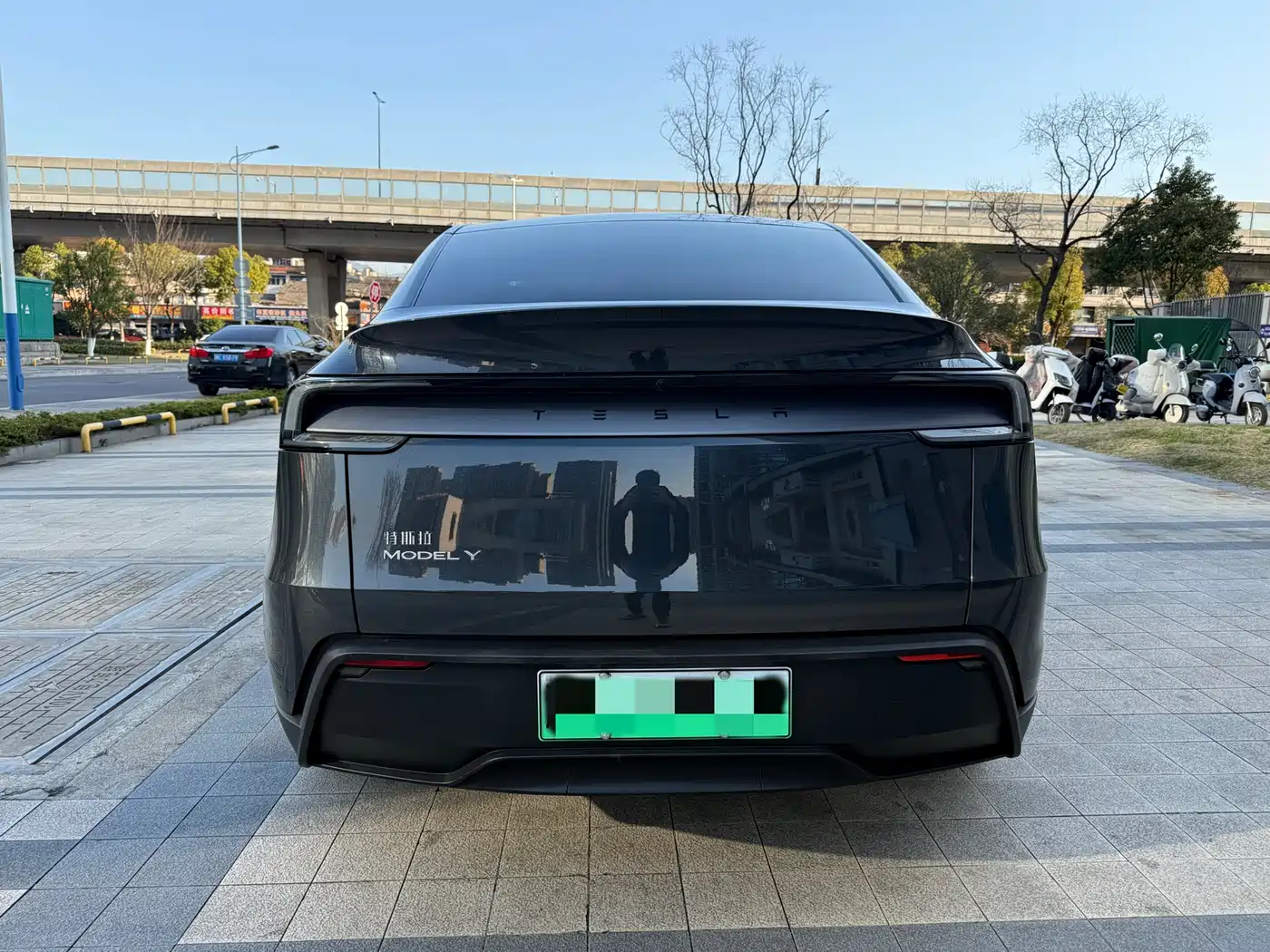 TESLA MODEL Y