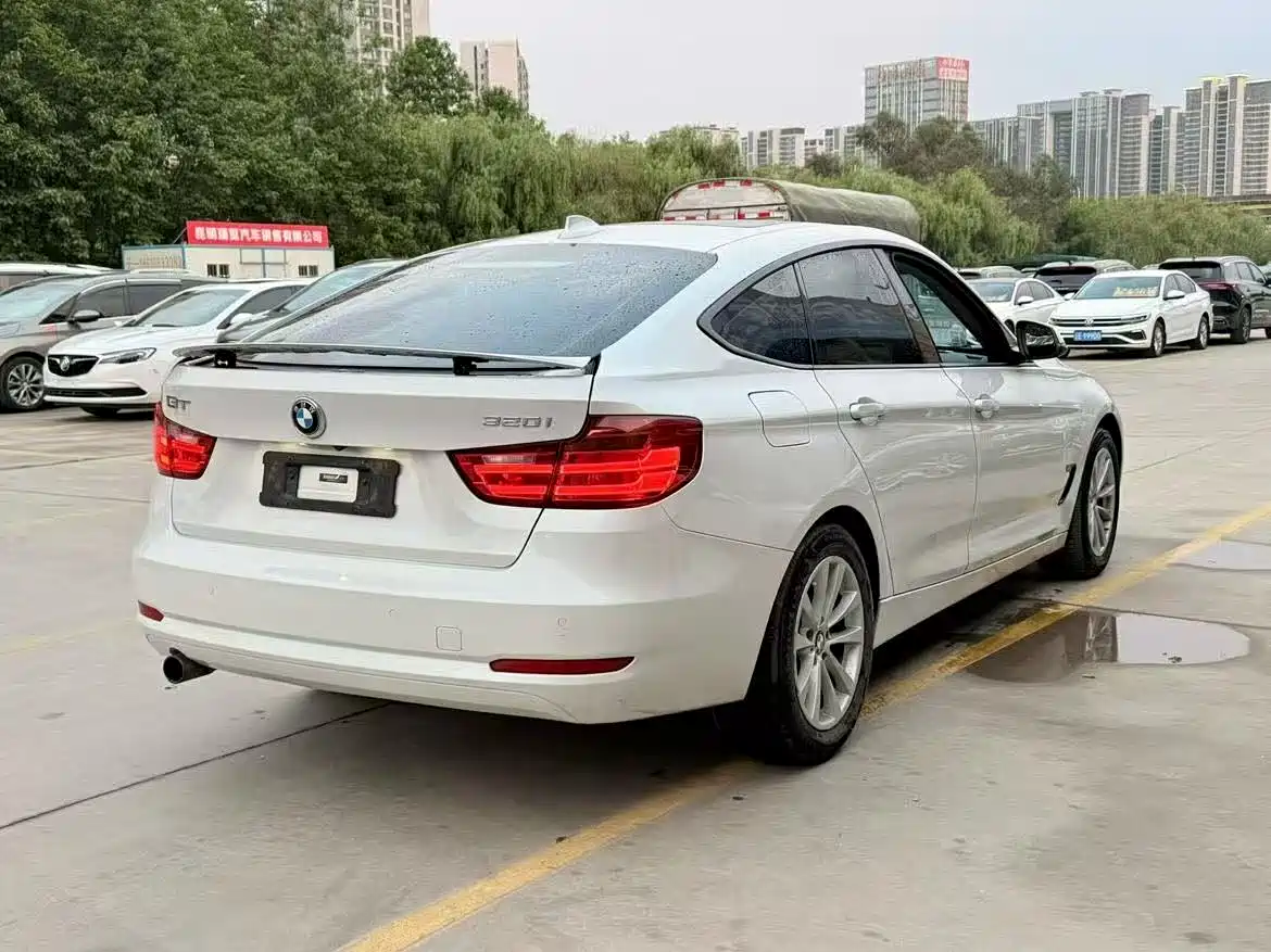 BMW 3 Series GT 2013 Model 320i Leading фото 9