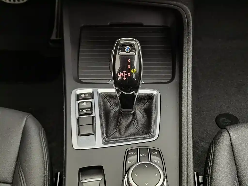 BMW 1 Series 2022 120i M Sport фото 13