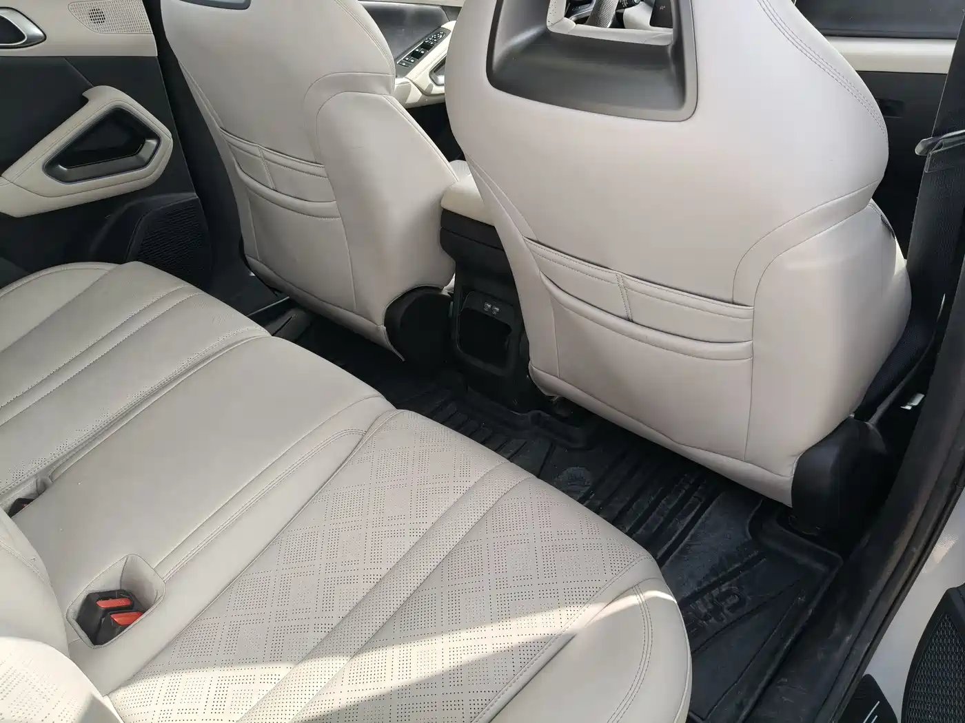 BYD Yuan UP 2024 401KM Surpass Edition фото 8
