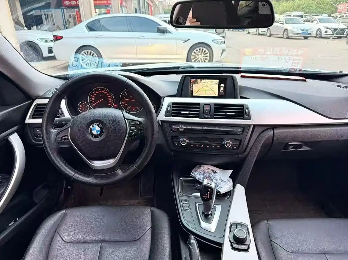 BMW 3 Series GT 2013 Model 320i Leading фото 5