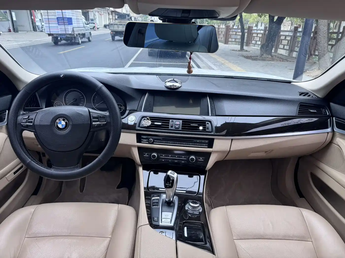 BMW 5 Series 2013 525Li Leadership фото 7
