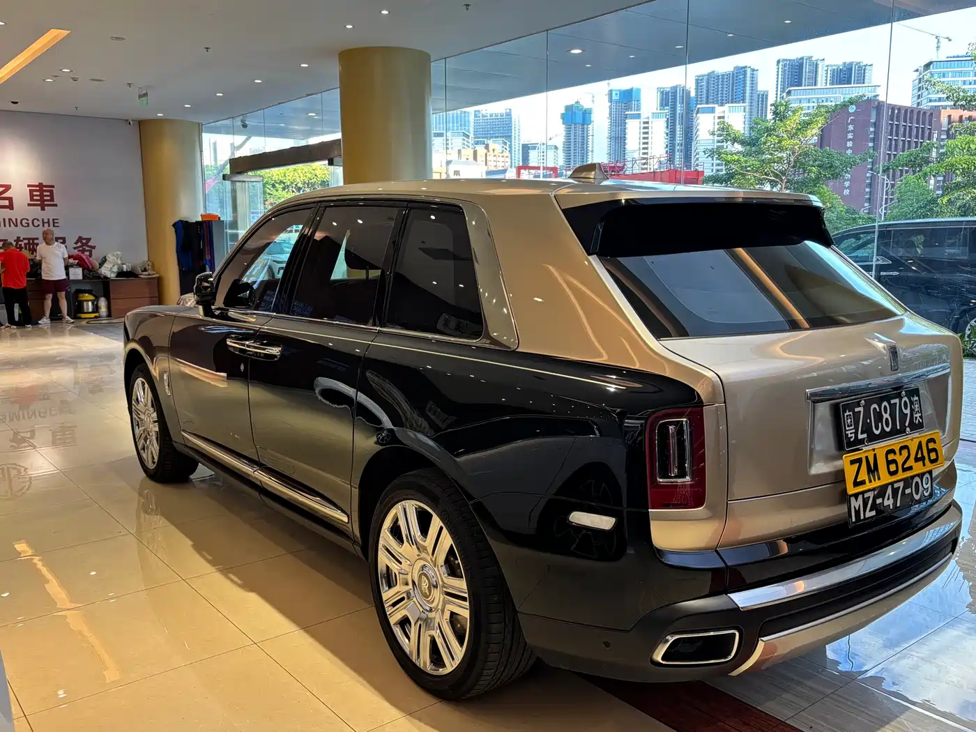 Rolls-Royce Cullinan 2018 4-Seater Version фото 4