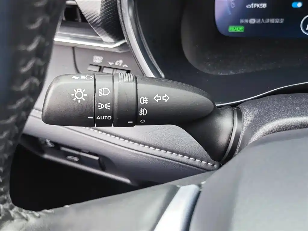 Toyota Crown Kluger 2023 2.5L HEV AWD Premium Edition фото 20