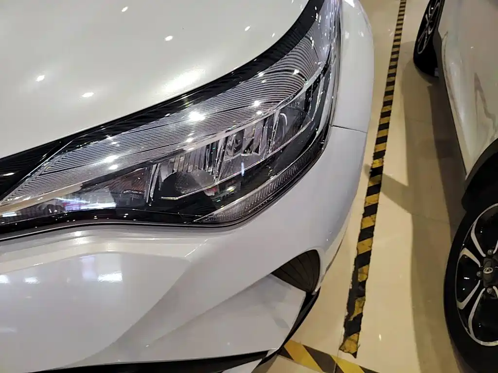 Фото 24 - Toyota C-HR