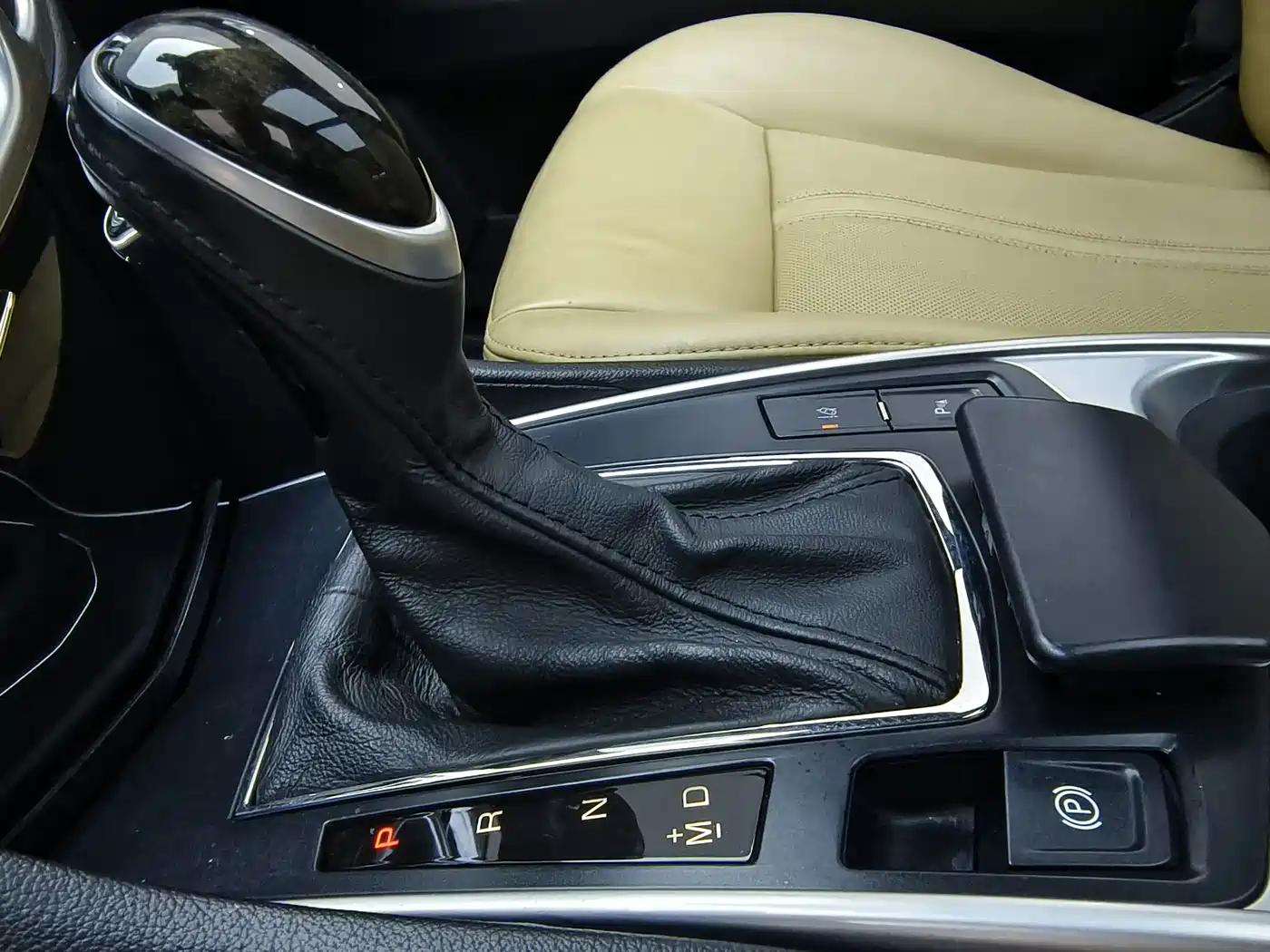 Cadillac SRX 2014 3.0L Flagship Model фото 15