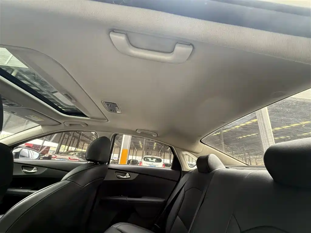 Kia K3 2020 1.5L CVT New Edge Sunroof Version фото 20