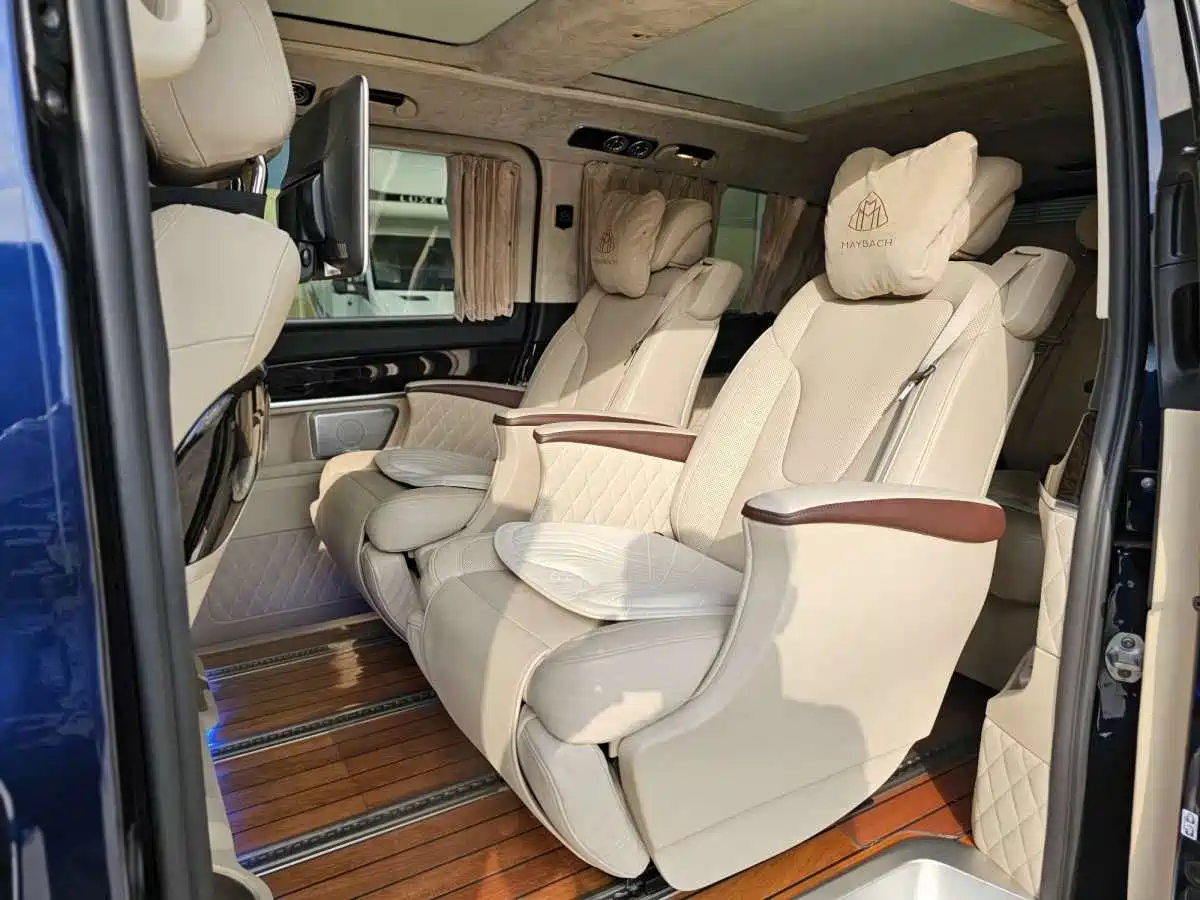 Mercedes-Benz V-Class 2018 V 260 L Premium Long Wheelbase Edition China VI фото 29
