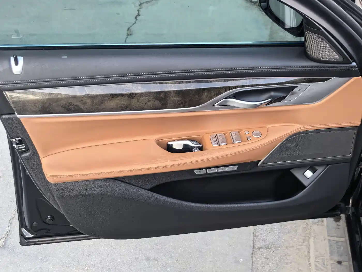 BMW 7 Series 2017 730Li Luxury Edition фото 6