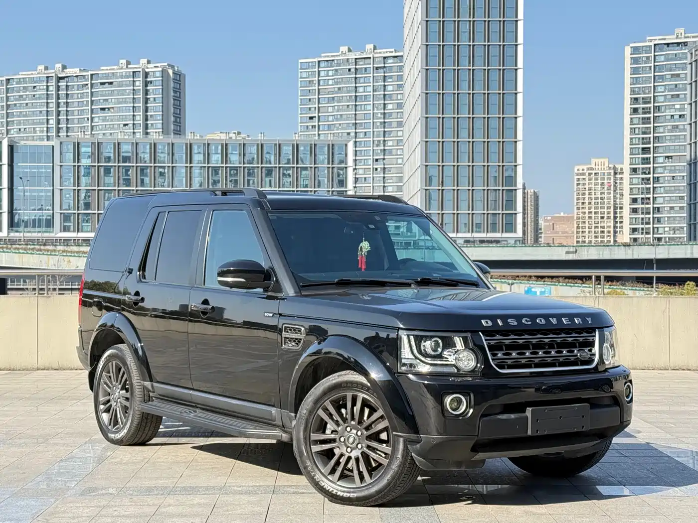 Land Rover Discovery 2015 3.0 SC V6 SE фото 3