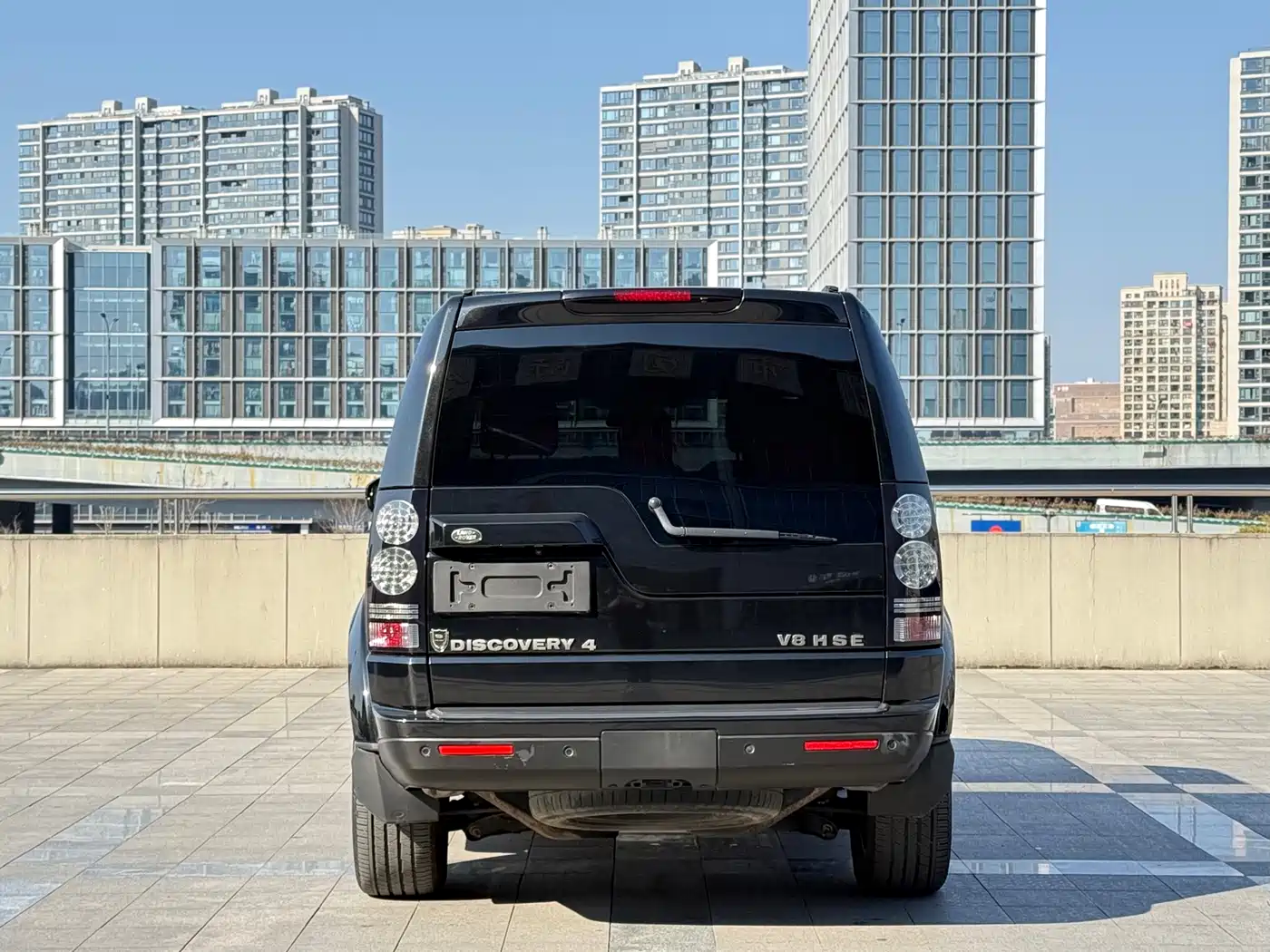 Land Rover Discovery 2015 3.0 SC V6 SE фото 14