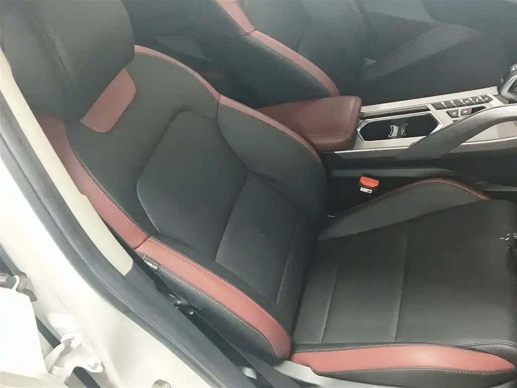 Фото 20 - Geely Coolray