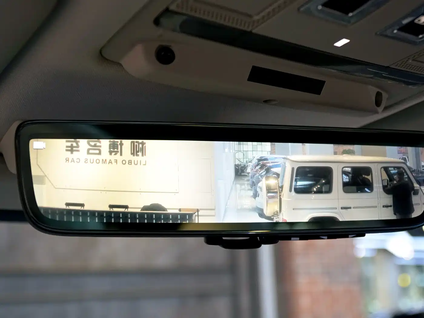 Land Rover Defender 2020 Model 110 P400 HSE фото 16
