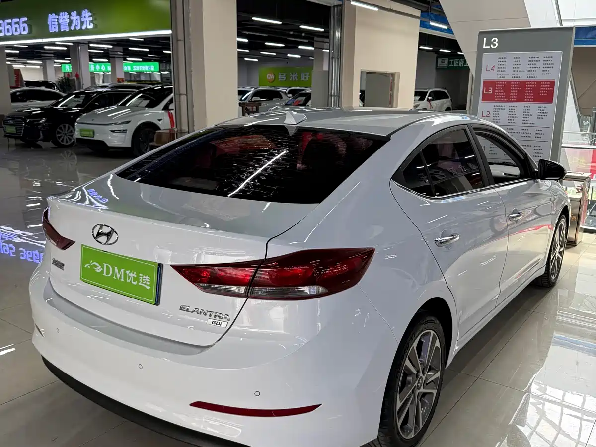 Hyundai Elantra 2016 Model 1.6L Automatic Smart Elite фото 9