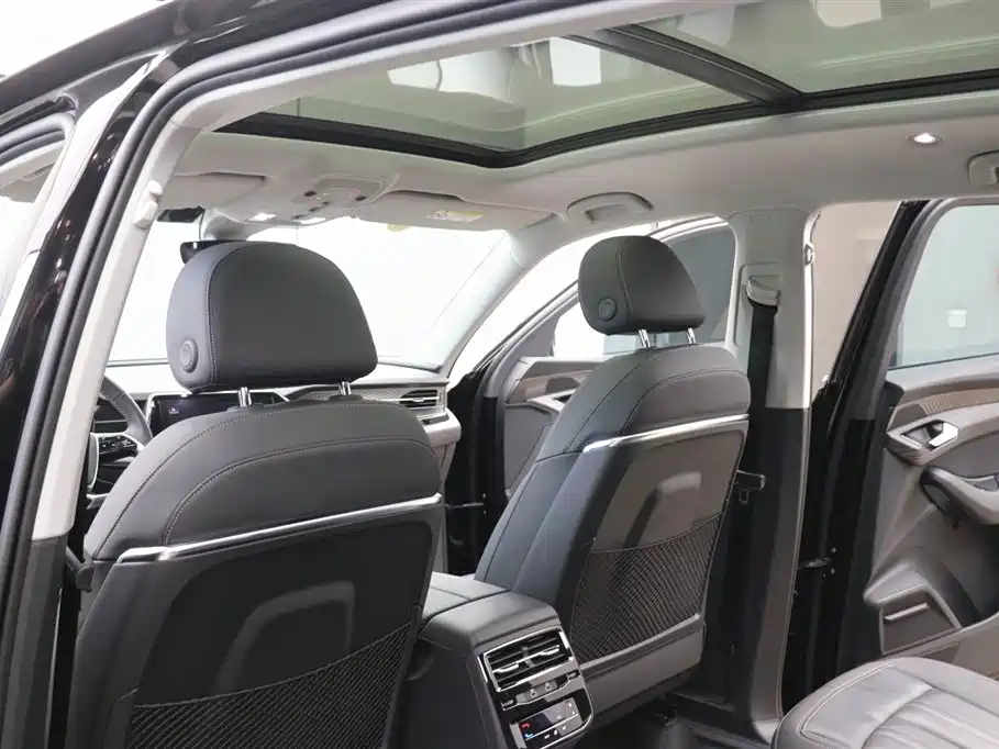 Audi Q6 2024 40 TFSI quattro Cloud View Yulin Package 7-seater фото 23