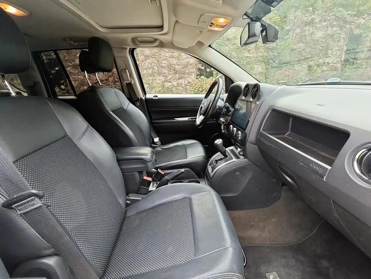Jeep Compass (Import) 2014 2014 Facelift 2.4L 4WD Comfort Edition