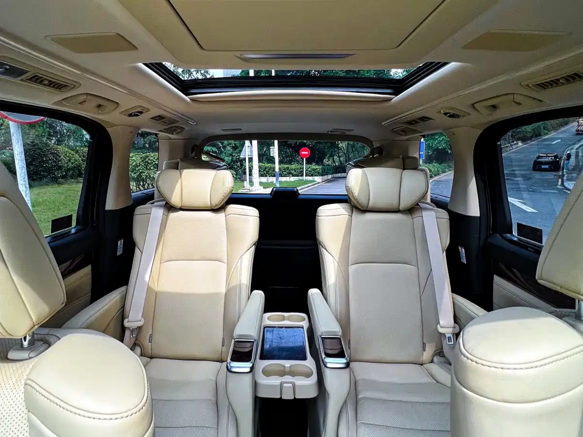 Toyota Alphard 2021 Hybrid 2.5L Luxury фото 16