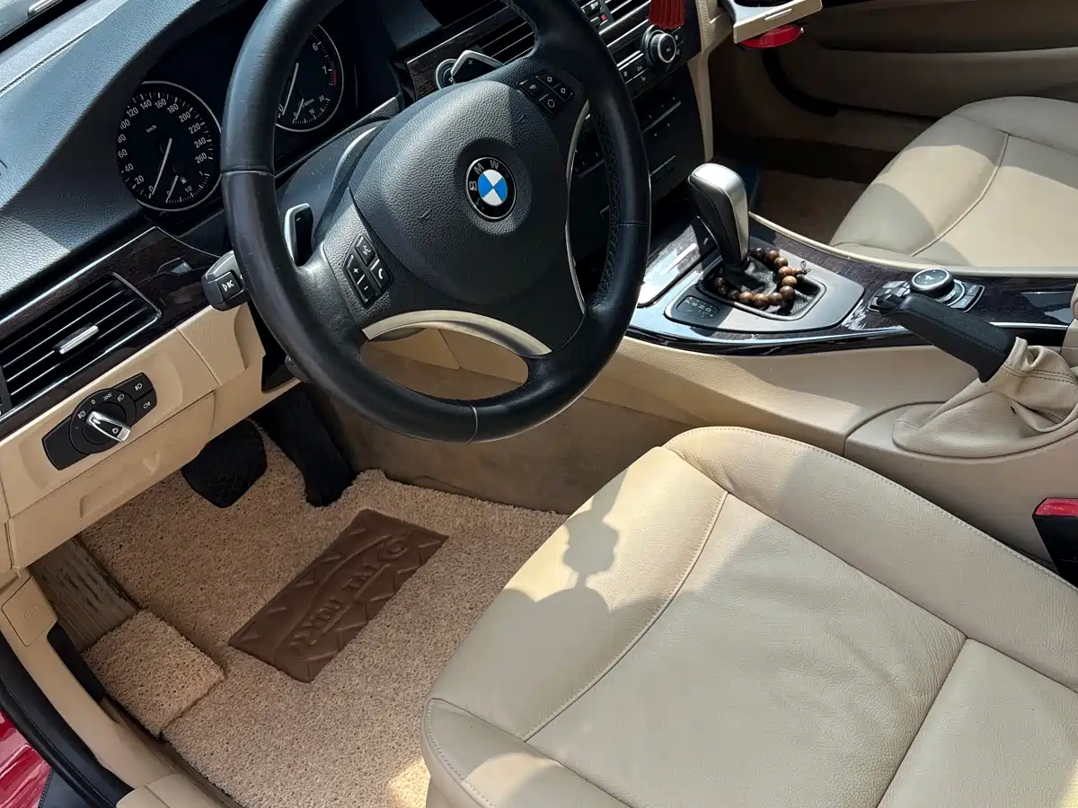 BMW 3 Series 2012 325i Luxury фото 3