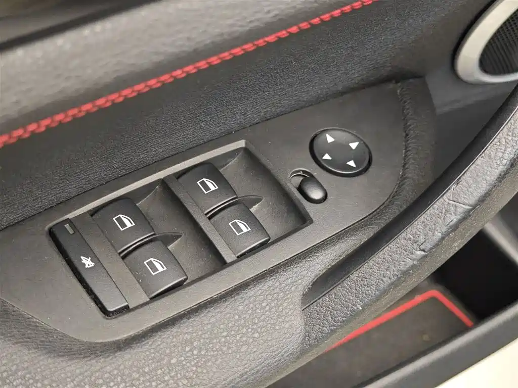 BMW X1 2013 sDrive18i Sport Design Package фото 13
