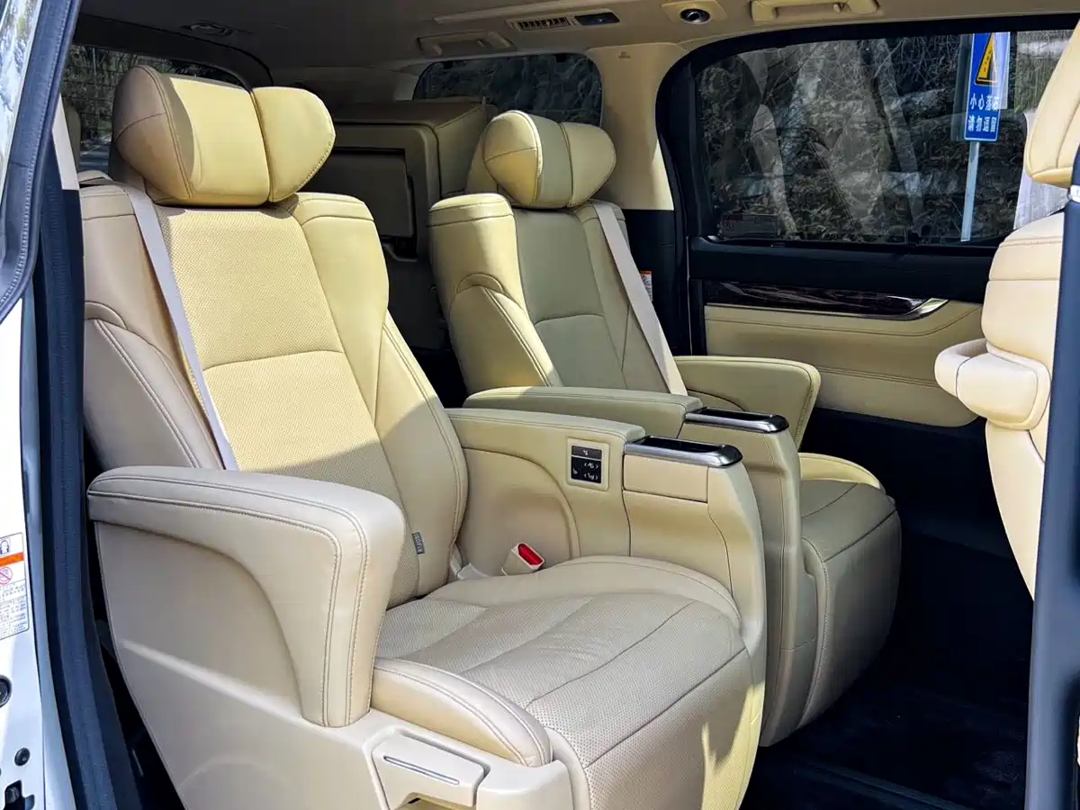 Toyota Alphard 2021 Hybrid 2.5L Luxury фото 8