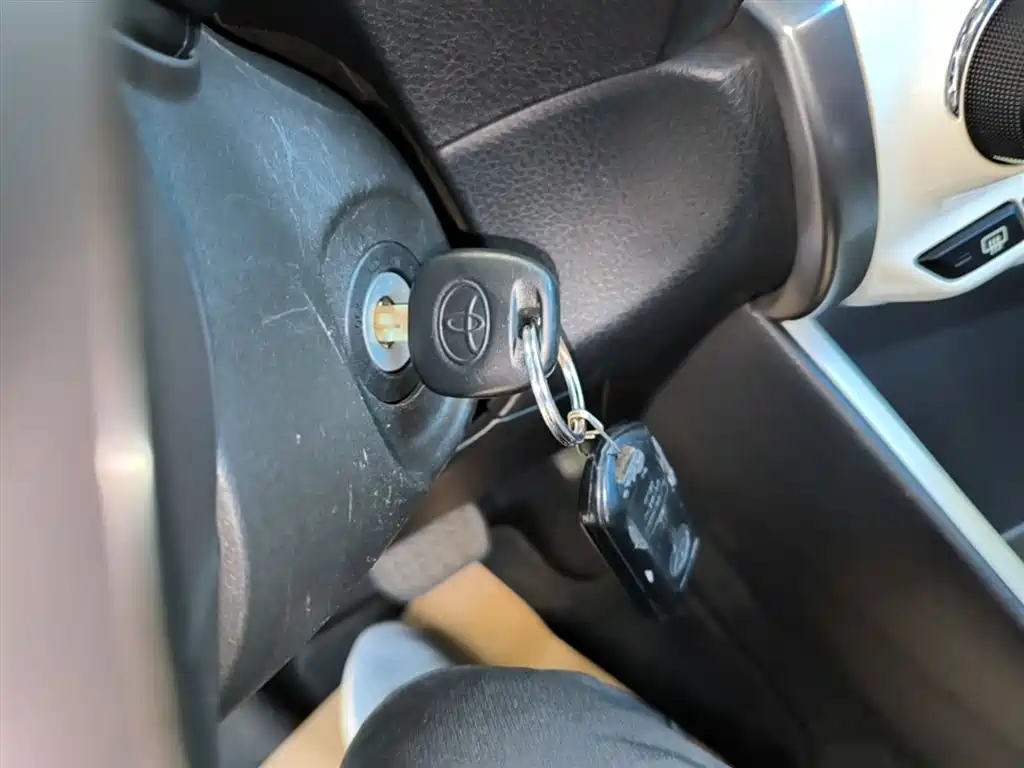 Toyota YARiS L Zhi Xuan 2015 1.5G Auto Sunroof Special Edition фото 9