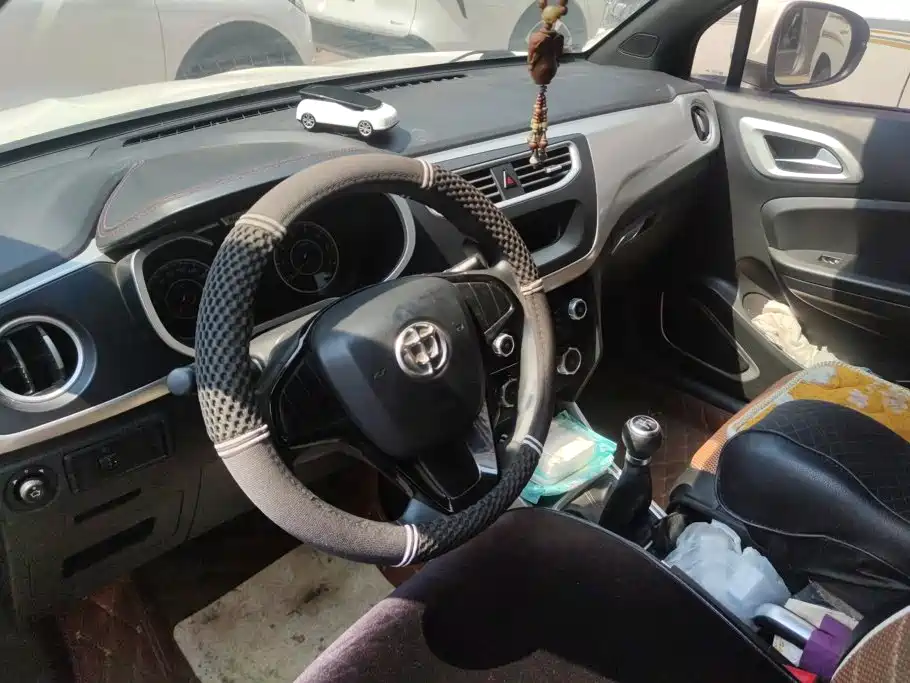Zhonghua V3 2015 2015 1.5L Manual Smart Edition