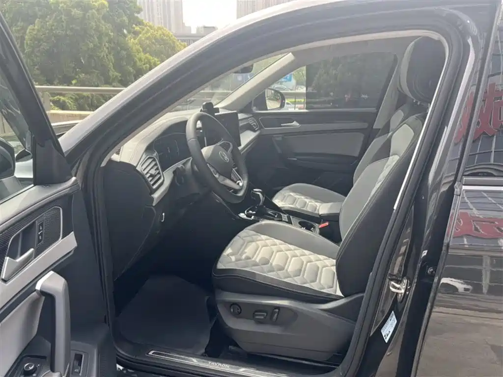 Volkswagen Tayron 2024 330TSI 2WD Luxury Plus Advanced фото 8