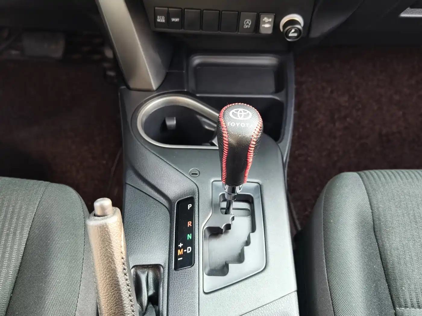 Toyota RAV4 Rongfang 2016 2.0L CVT 2WD Trend (China V) фото 22
