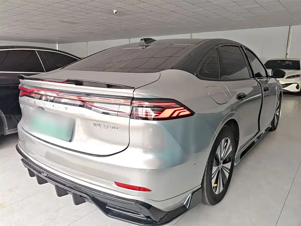 Geely Galaxy Galaxy A7 2025 EM-i 150km Long Voyage Edition фото 7