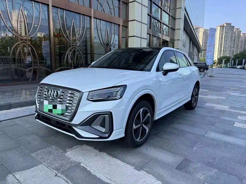 2022 Audi Q2L e-tron