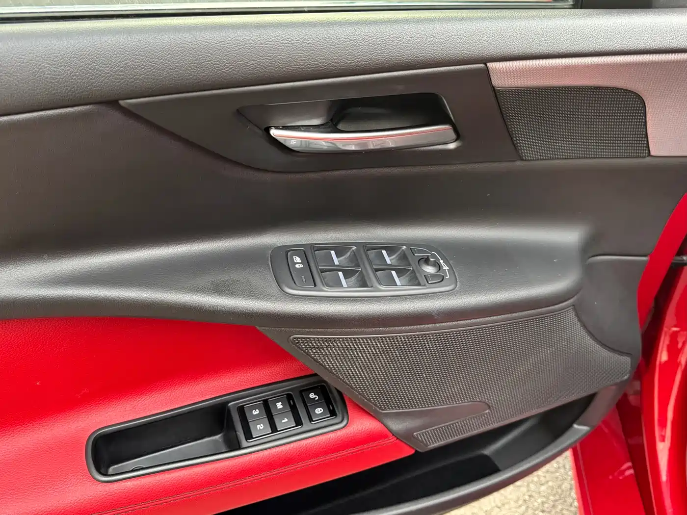 Jaguar XE 2015 2.0T 200PS R-Sport фото 11
